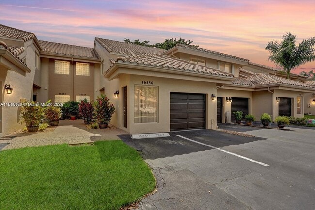 16356 Malibu Dr in Weston, FL - Foto de edificio - Building Photo