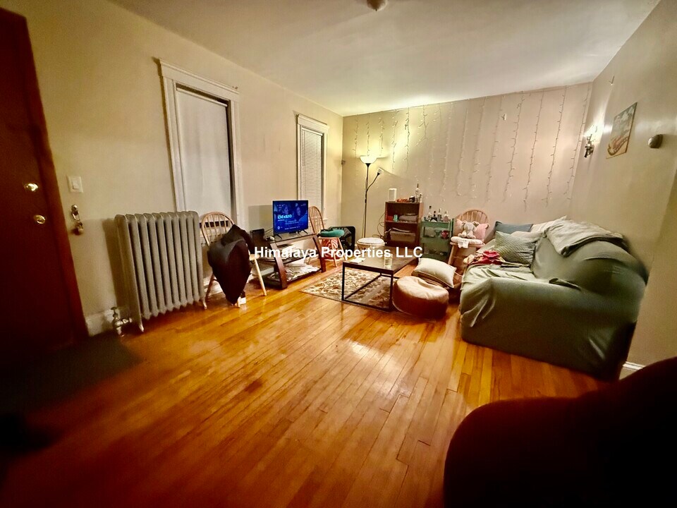 89 Hillsdale Rd, Unit U1 in Medford, MA - Building Photo