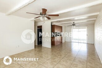 7132 W Glenrosa Ave in Phoenix, AZ - Foto de edificio - Building Photo