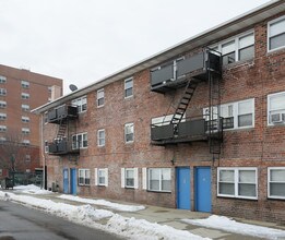 102 W Hudson St in Long Beach, NY - Foto de edificio - Building Photo