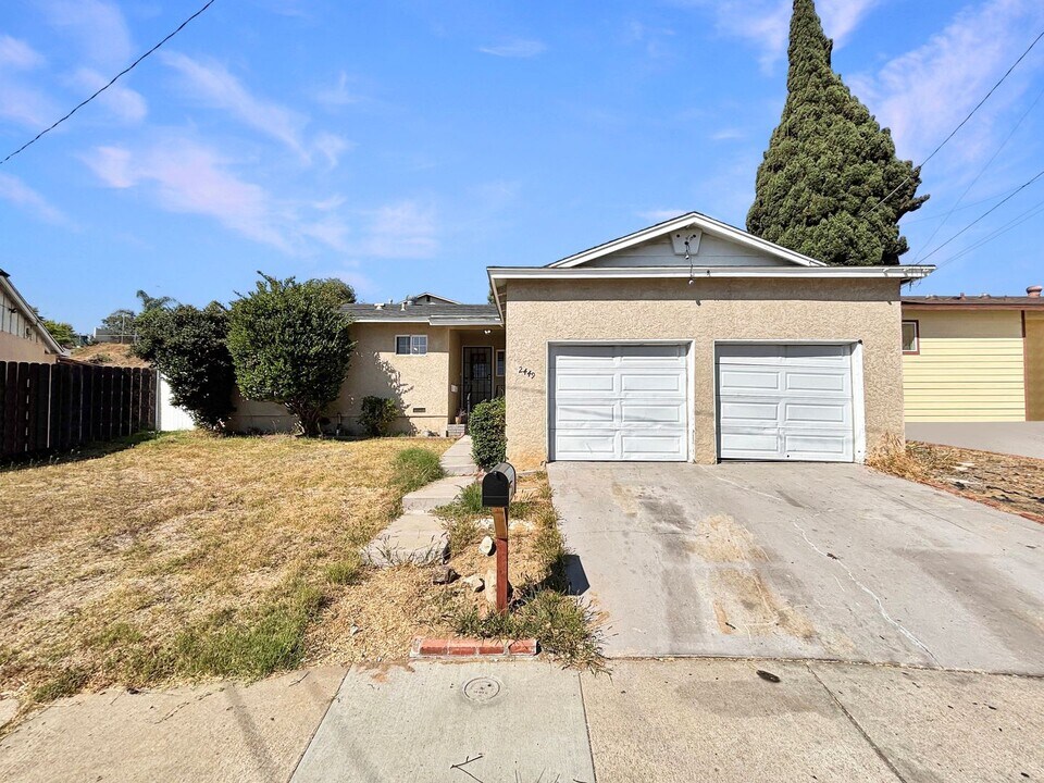 2449 Calle Tortuosa in San Diego, CA - Building Photo