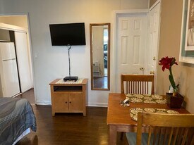 15340 Hart St, Unit Comfy ADU Studio in Van Nuys, CA - Building Photo