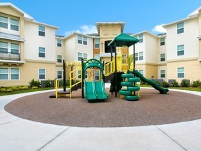 Osceola Pointe Apartment Homes in Kissimmee, FL - Building Photo - Building Photo