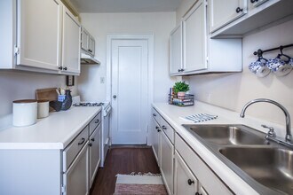 Parkview Apartments in Memphis, TN - Building Photo - Interior Photo