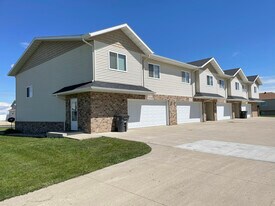 Stonebridge Town Homes in Minot, ND - Building Photo