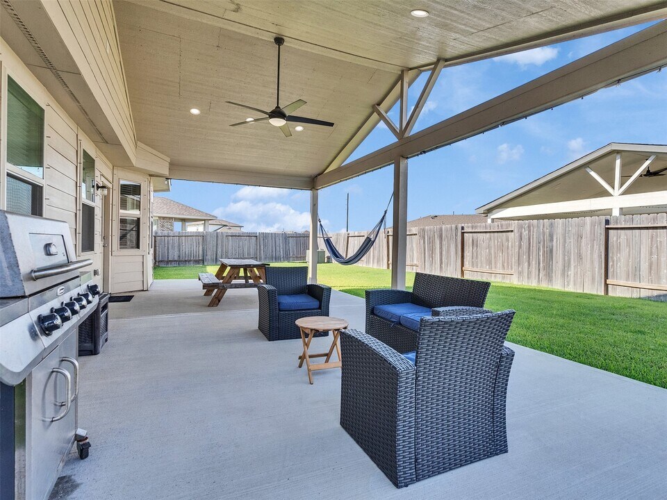 507 Thunder Cloud Dr in Baytown, TX - Foto de edificio