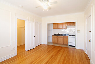5728 S Blackstone Ave-Unit -5728 S. Blackstone #204 in Chicago, IL - Building Photo - Building Photo