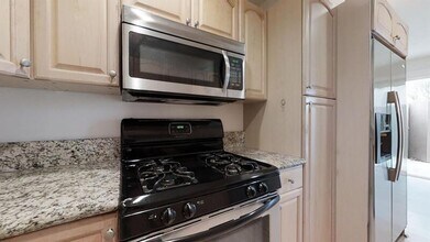 503 Avenue G - C in Redondo Beach, CA - Building Photo - Building Photo