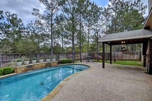 22 N Queenscliff Cir in The Woodlands, TX - Building Photo