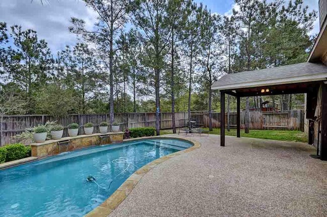 property at 22 N Queenscliff Cir