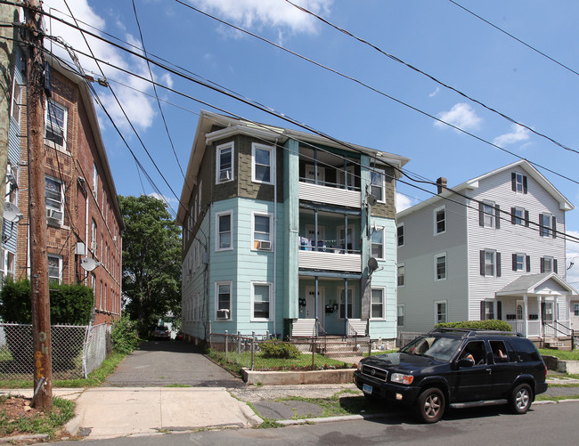 73 Booth St in New Britain, CT - Foto de edificio - Building Photo