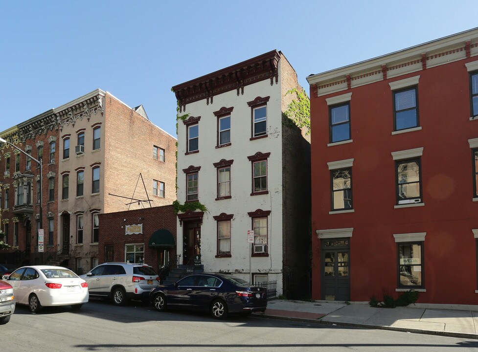 329 Madison Ave in Albany, NY - Building Photo