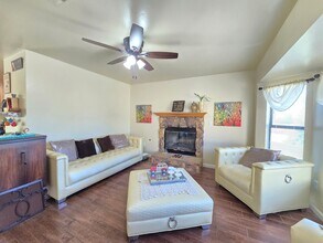 21140 Woodford-Tehachapi Rd in Tehachapi, CA - Building Photo - Building Photo
