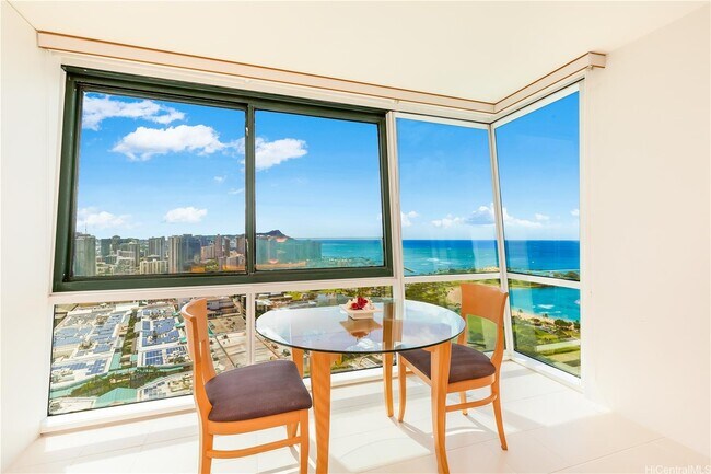 88 Piikoi St, Unit 3907 in Honolulu, HI - Foto de edificio - Building Photo