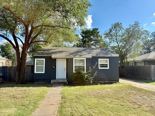 2405 23rd St in Lubbock, TX - Building Photo - Building Photo