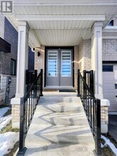 8 Deer Rdg Cres in Whitby, ON - Building Photo - Building Photo