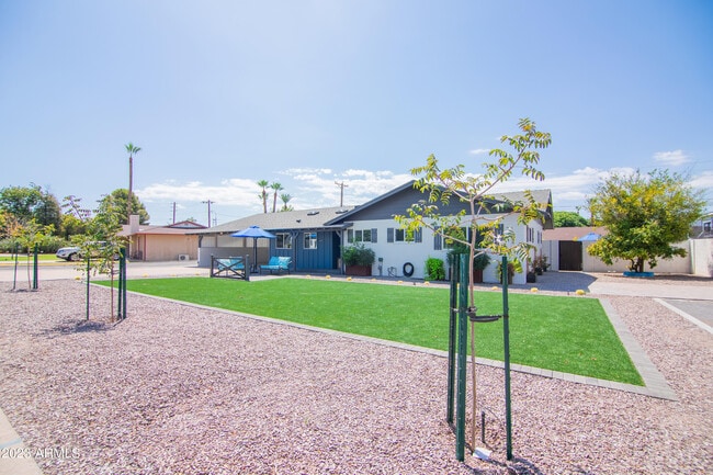 4335 E Clarendon Ave in Phoenix, AZ - Building Photo - Building Photo