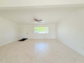 44458 San Juan Ave in Palm Desert, CA - Foto de edificio - Building Photo