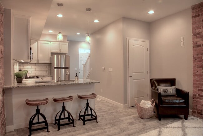 323 Parkwood Ave, Unit 323 Parkwood Ave in Columbus, OH - Building Photo - Building Photo