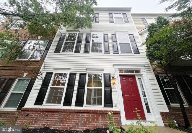 property at 4996 Centreville Farms Rd