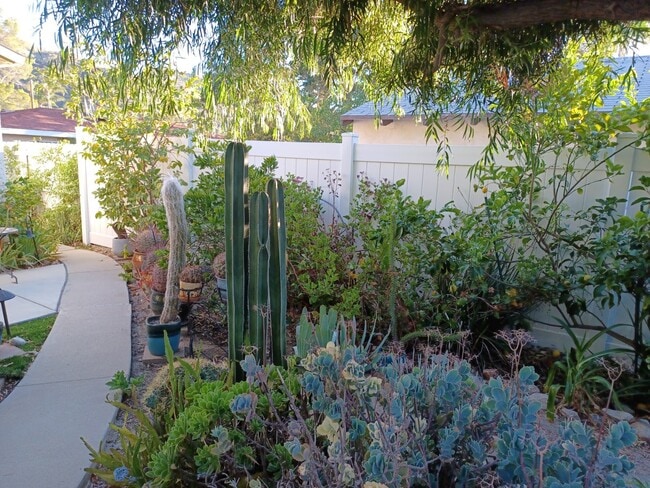 7649 Beckett St in Los Angeles, CA - Foto de edificio - Building Photo