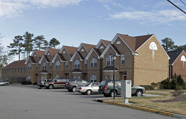 Live Oaks - Salt Aire in Virginia Beach, VA - Building Photo - Building Photo