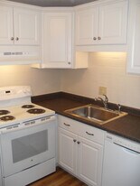 131 English Village Rd, Unit 202 in Manchester, NH - Building Photo