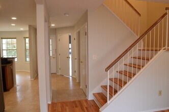 162 Salem Rd in North Brunswick, NJ - Building Photo - Building Photo