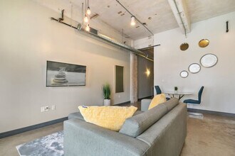 500 S Ervay St in Dallas, TX - Foto de edificio - Building Photo