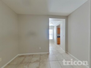 12513 W Aster Dr in El Mirage, AZ - Foto de edificio - Building Photo