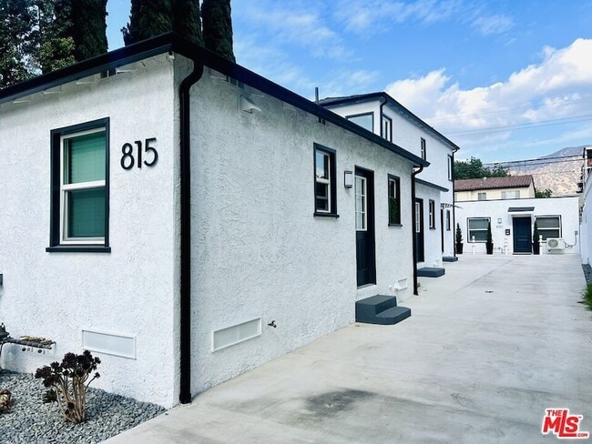815 W Glenoaks Blvd, Unit D in Glendale, CA - Foto de edificio - Building Photo