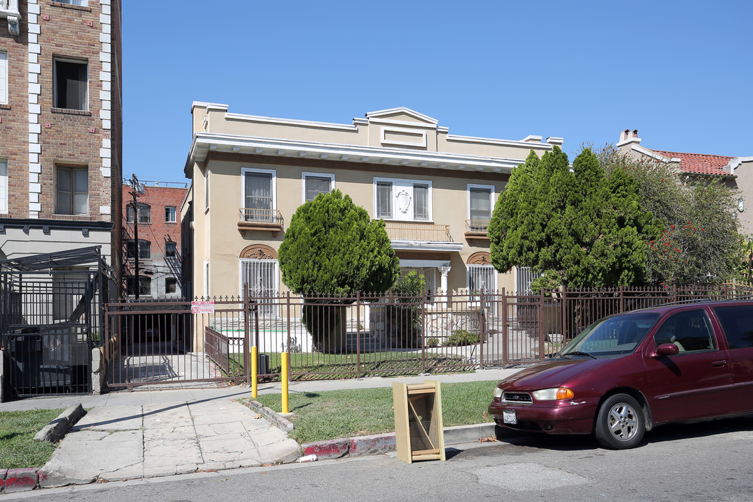 147-153 S Catalina St in Los Angeles, CA - Building Photo