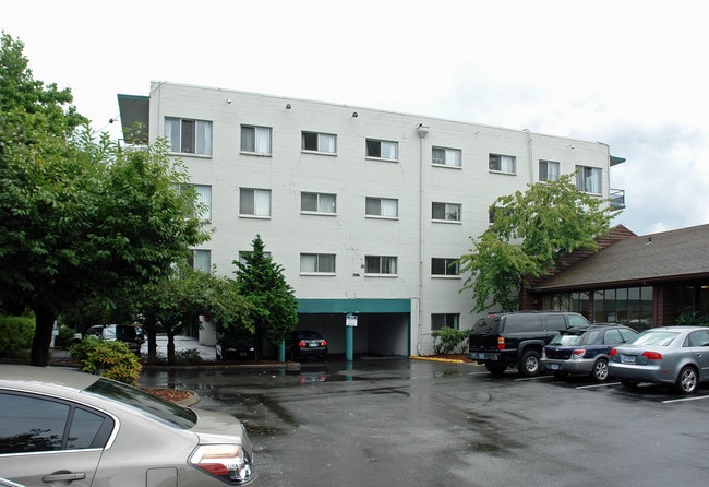 Catalina Apartments in Portland, OR - Building Photo - Building Photo