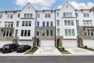 2722 Thornewilde Wy in Atlanta, GA - Building Photo