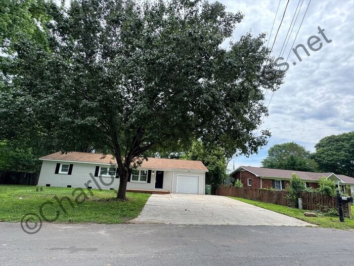 105 Clegg St in Mount Holly, NC - Building Photo
