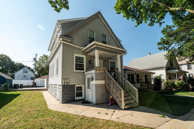 1801 S 64th St in West Allis, WI - Building Photo - Building Photo