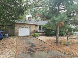 297 Cambourne Dr in Toms River, NJ - Building Photo