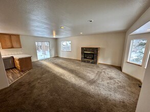 1224 Tokochi St in South Lake Tahoe, CA - Building Photo - Building Photo
