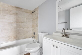 5850 NW 17th Pl in Sunrise, FL - Building Photo - Building Photo