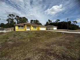 3728 Tareco St in Ft. Myers, FL - Building Photo