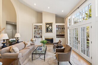 7440 Old Maple Square in McLean, VA - Building Photo - Building Photo