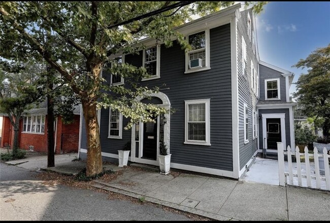47 Sheldon St, Unit 2A in Providence, RI - Foto de edificio - Building Photo