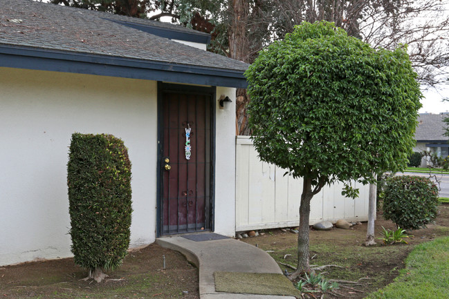 Aspen Meadows in Fresno, CA - Foto de edificio - Building Photo