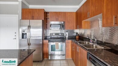 17811 Vail St in Dallas, TX - Foto de edificio - Building Photo