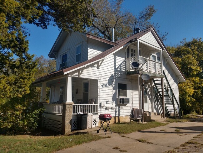 824 N Pennsylvania Ave in Independence, KS - Building Photo - Building Photo