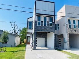 8123 St Louis St in Houston, TX - Building Photo