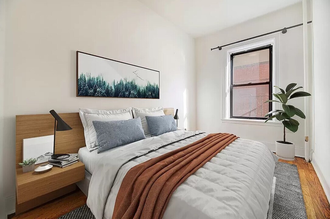301 E 53rd St in New York, NY - Building Photo