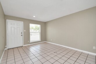 1736 Crestdale Dr in Houston, TX - Building Photo - Building Photo