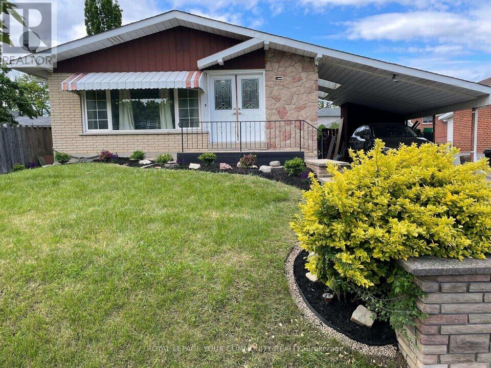 116 Mt Olive Dr in Toronto, ON - Building Photo