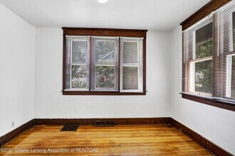 231 N Fairview Ave in Lansing, MI - Building Photo - Building Photo
